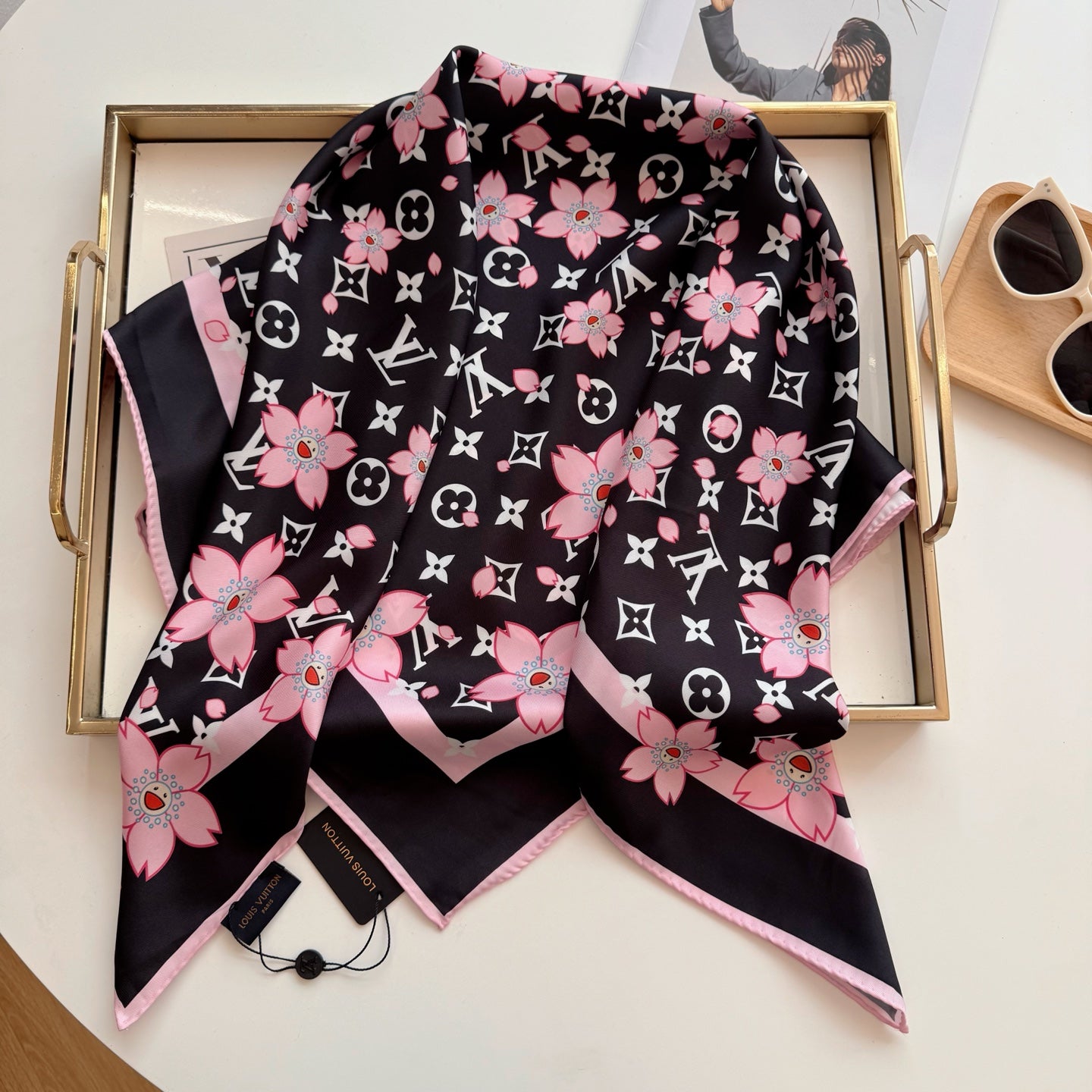 165NE99WDE Stylish Silk Scarve