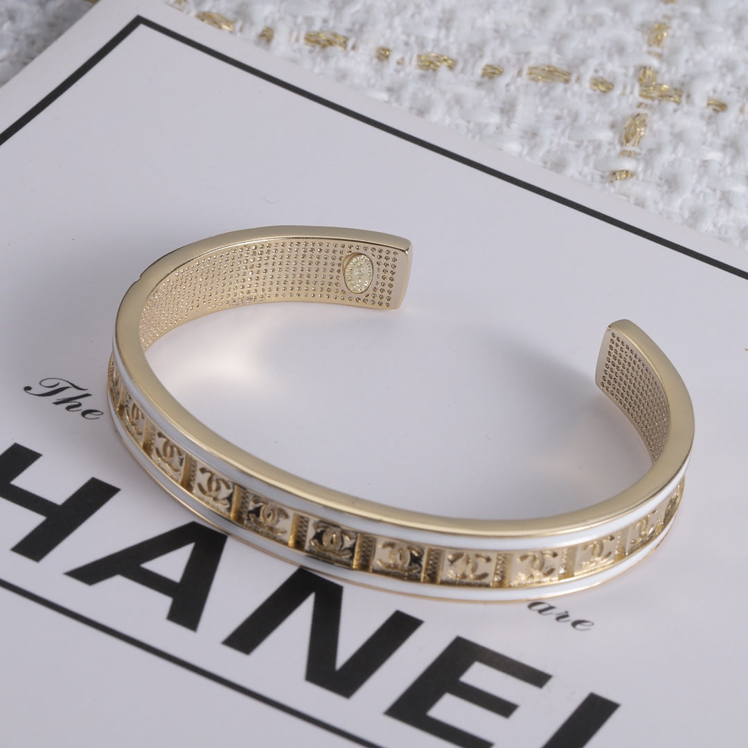 14C315KDE Stylish Bracelets