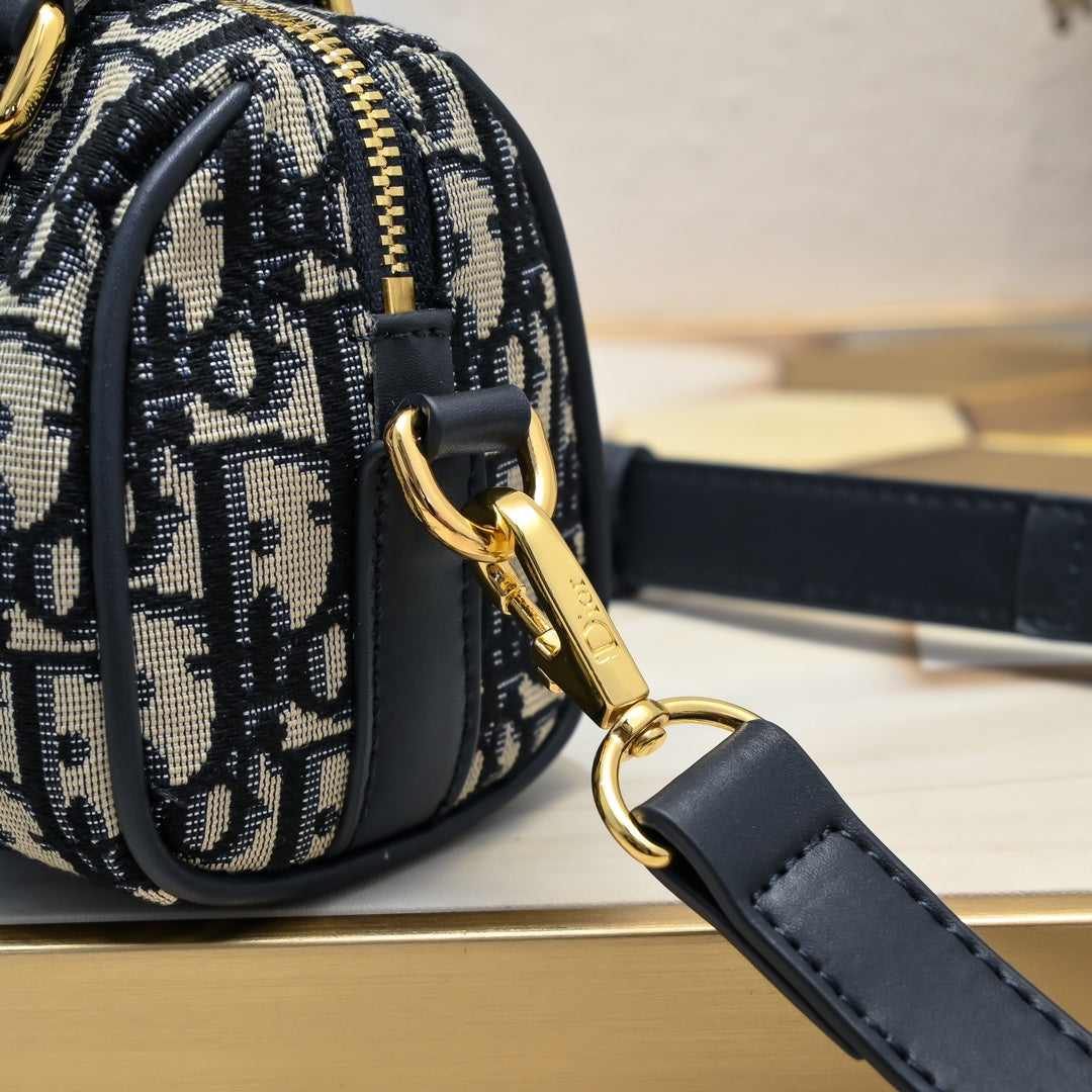 2WD32BDE Stylish leather bag