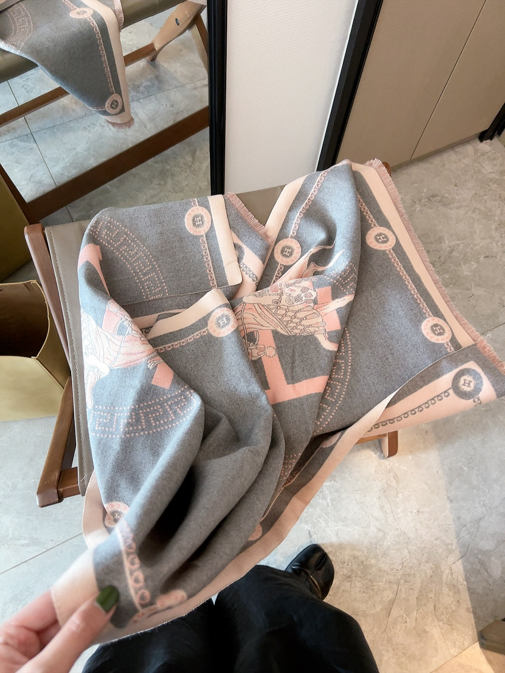 185ZH27WDE Stylish Winter Scarves