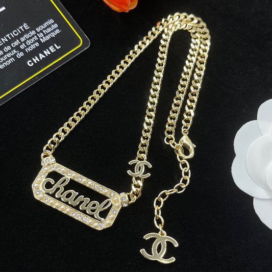 14C919XDE Stylish Necklaces