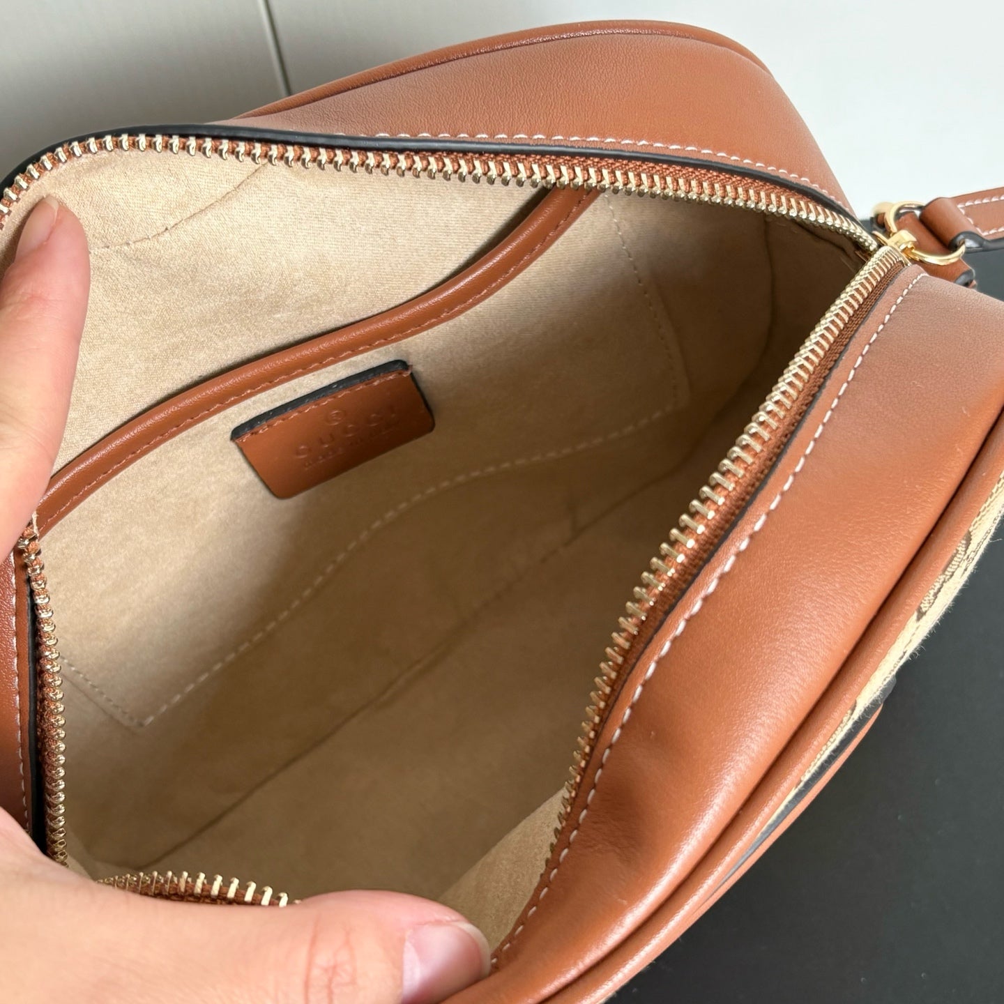 2WB18BDE Stylish leather bag