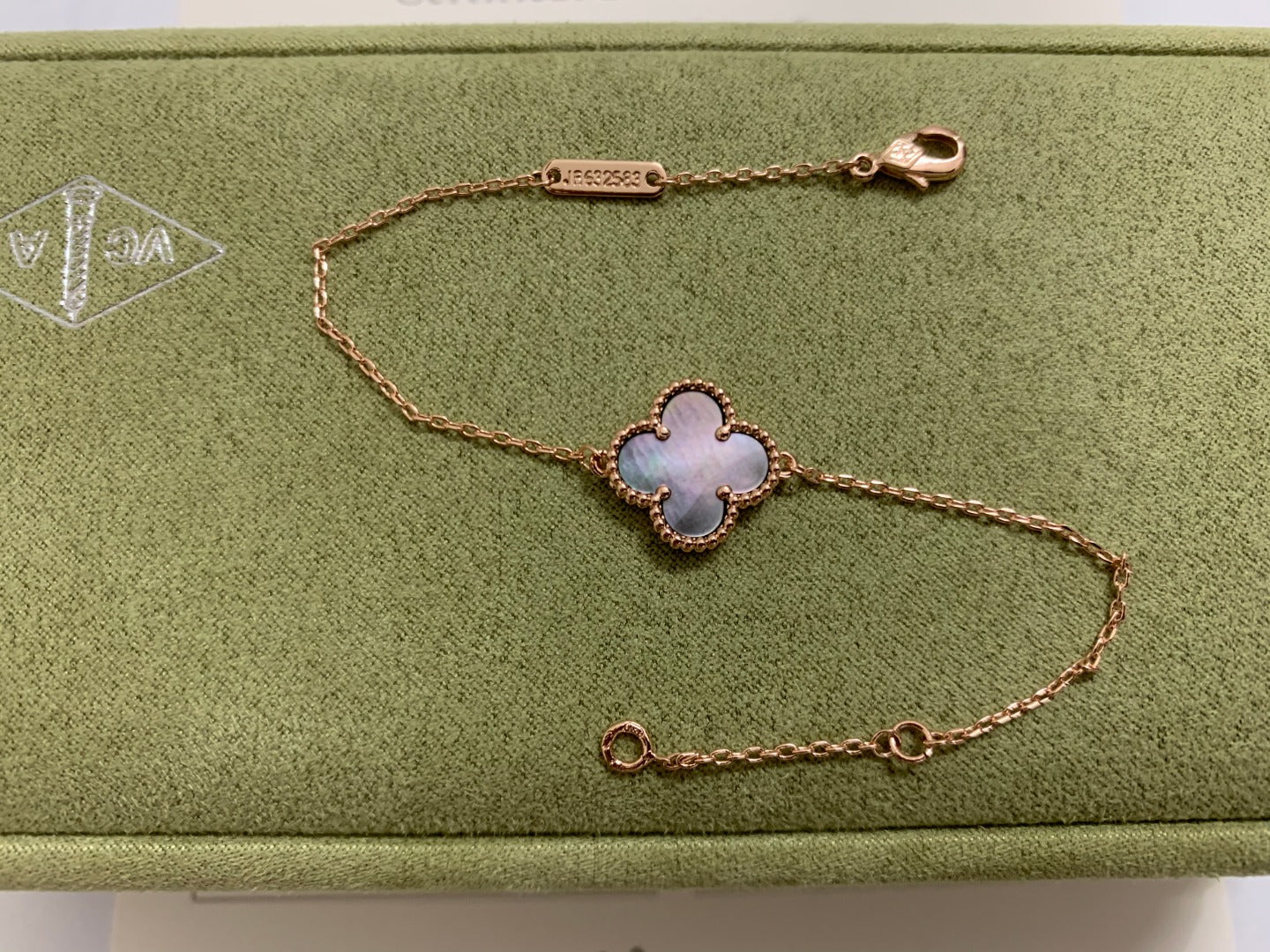 5XVA187KDE Stylish1 flower bracelet