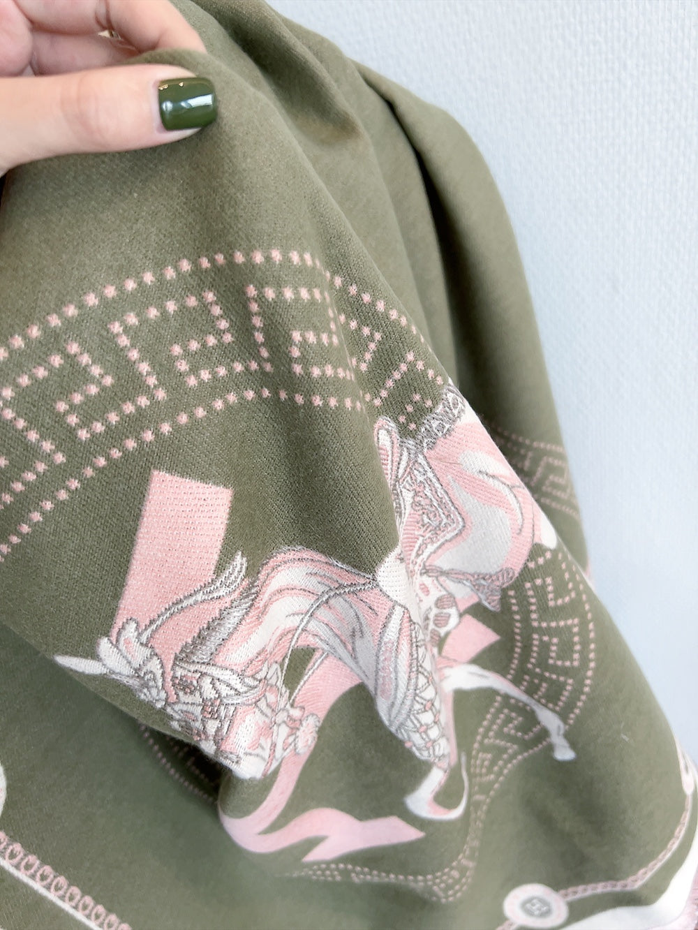 185ZH27WDE Stylish Winter Scarves