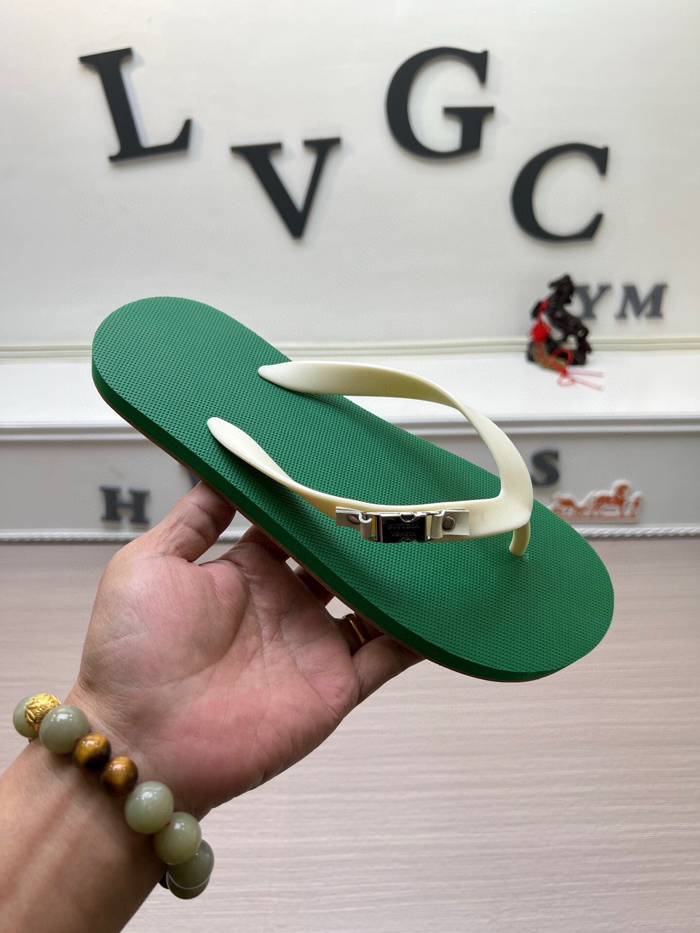 54A162ZDE Stylish slippers