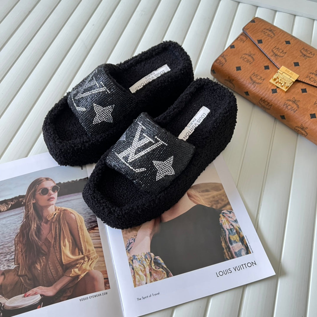 14E91ZDE Stylish Slippers