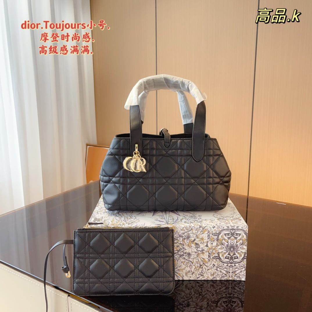 16XC107BDE Stylish leather bag 