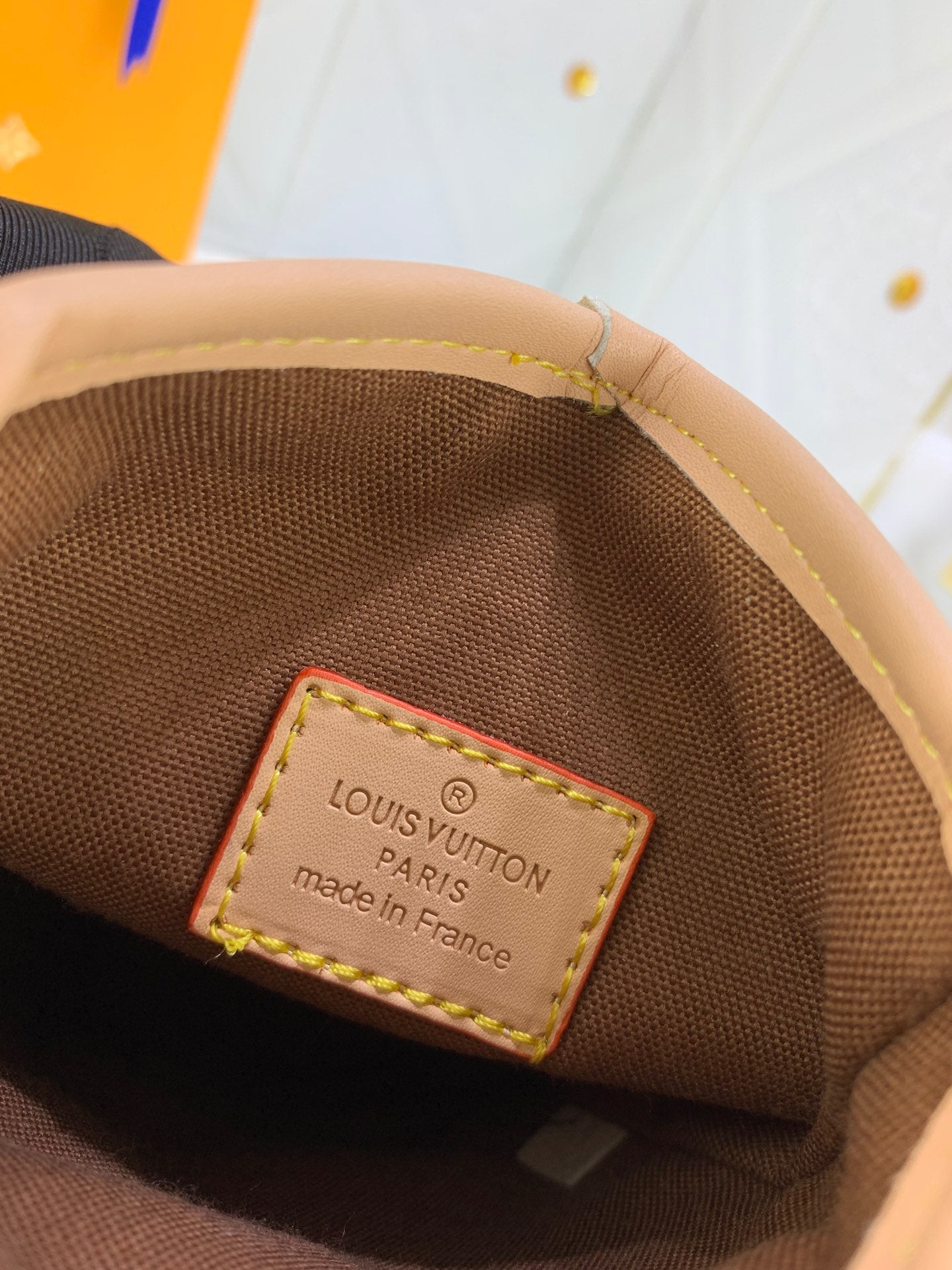 2WE48BDE Stylish leather bag