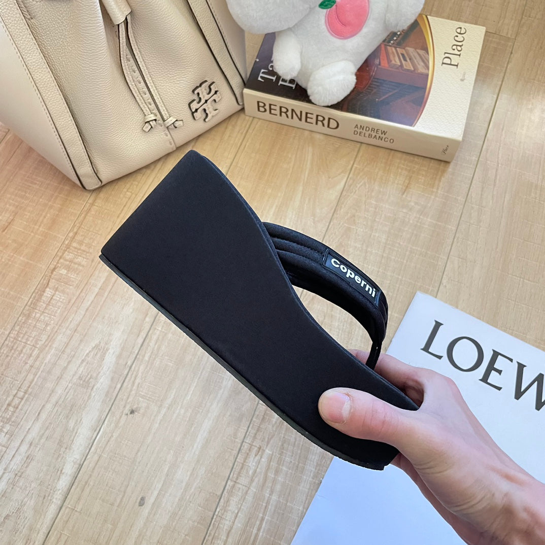 14A92ZDE Stylish Slippers