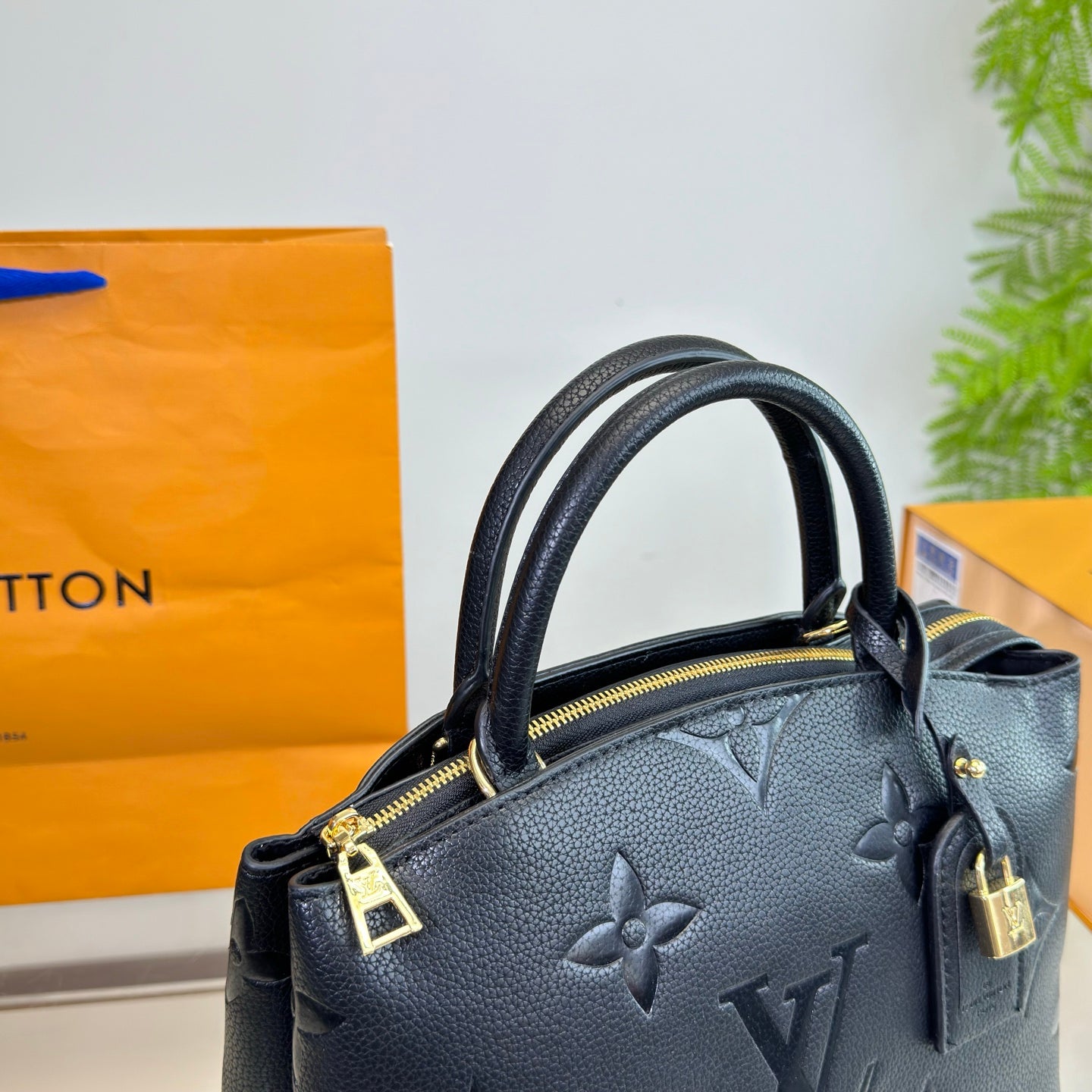 6EX15BDE Stylish leather bag