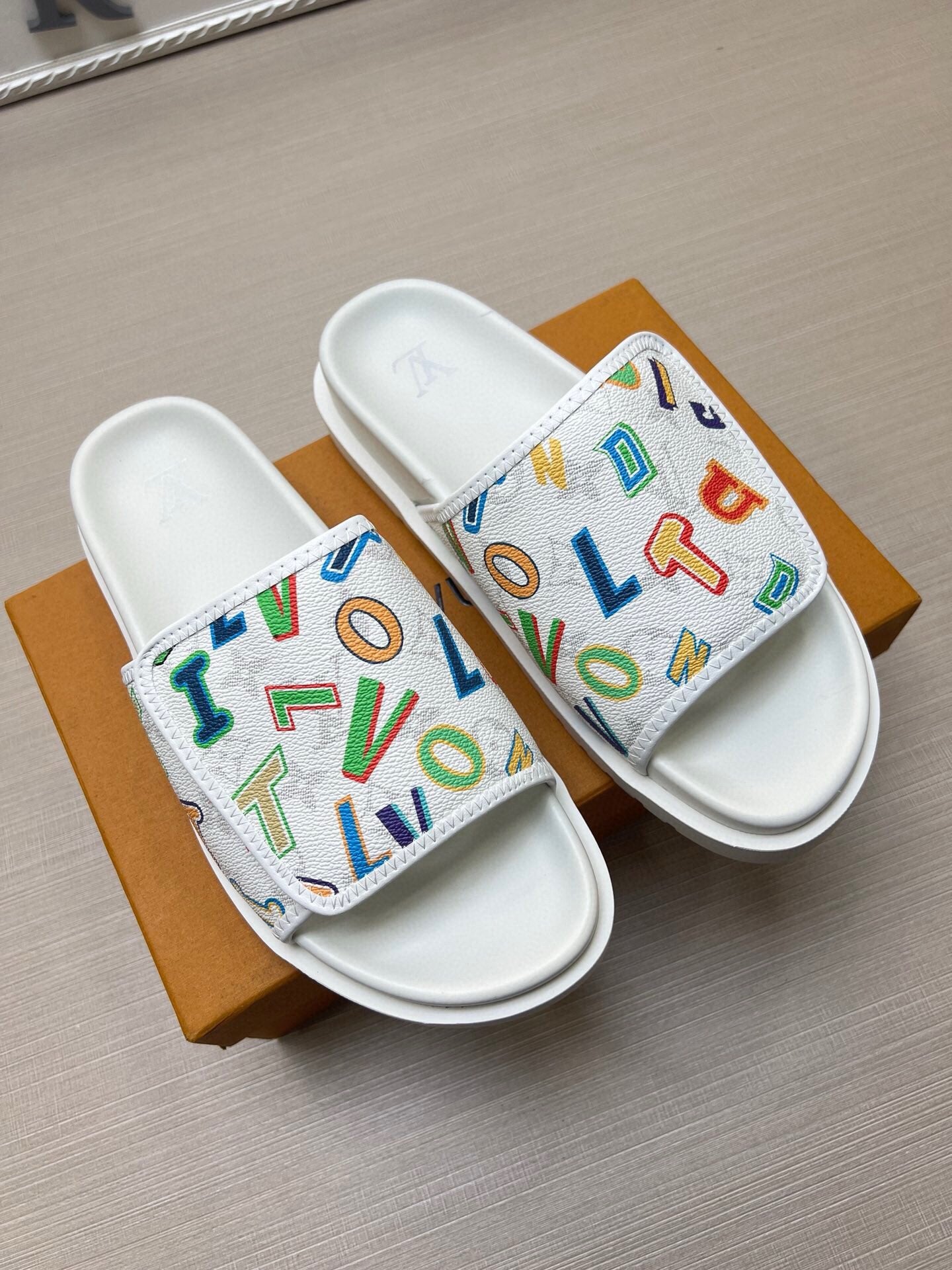 5WE247ZDE Stylish Slippers