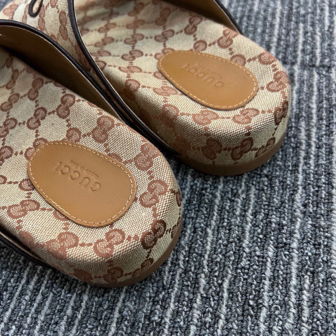 54B123ZDE Stylish slippers