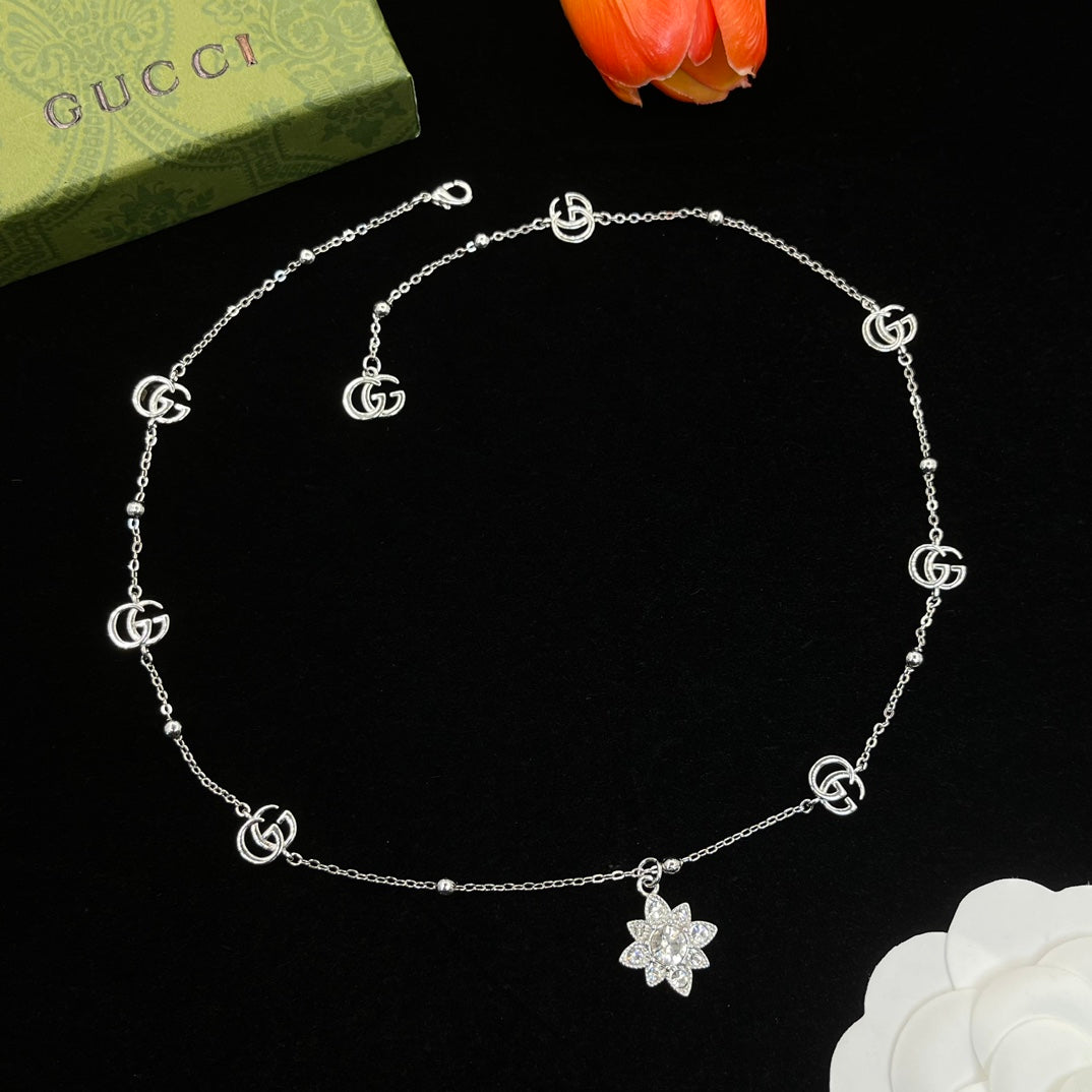 175RB27XDE Stylish Necklaces .