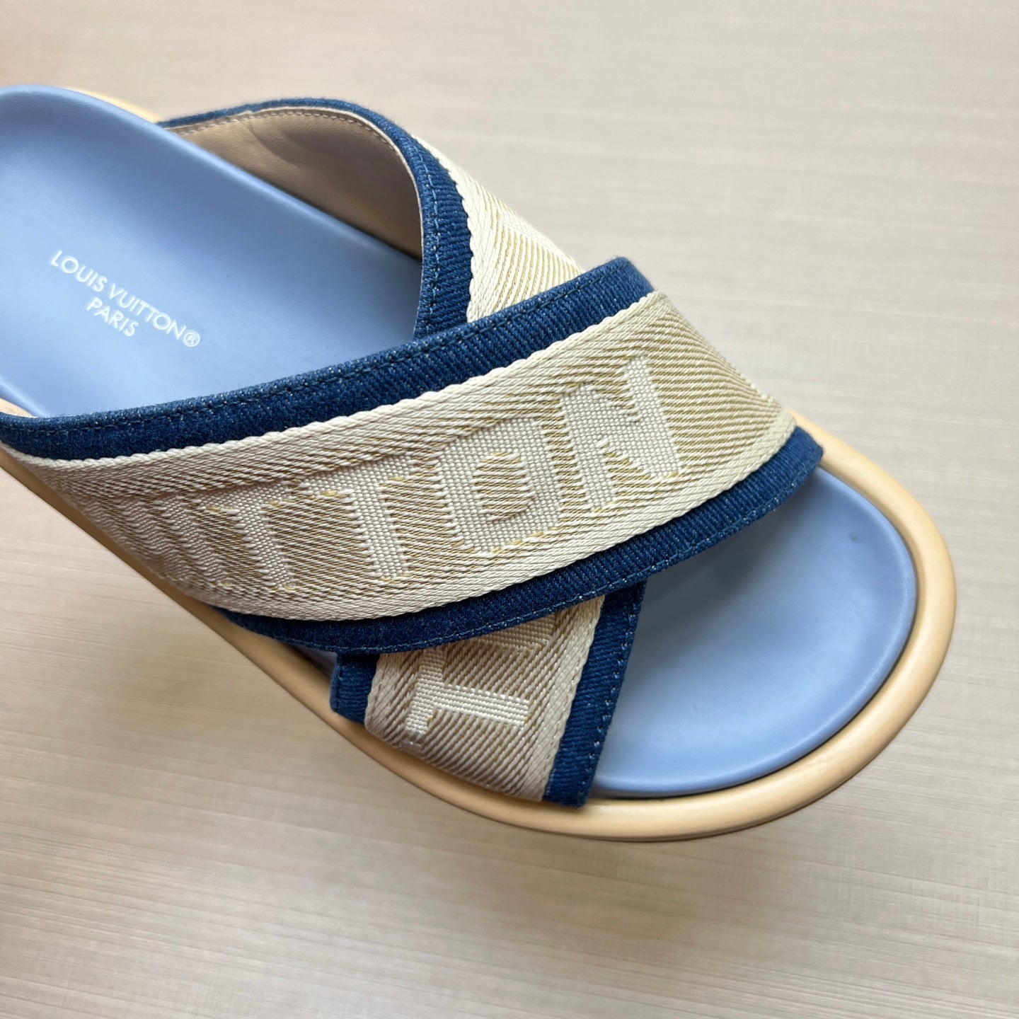 535ZE272ZDE Stylish Slippers