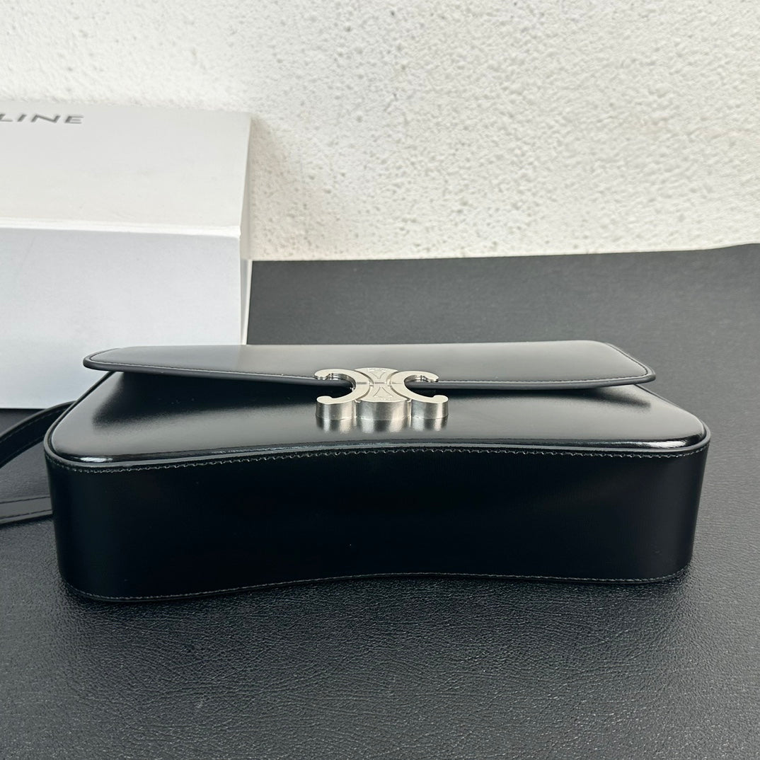 1XE271BDE Stylish leather bag 