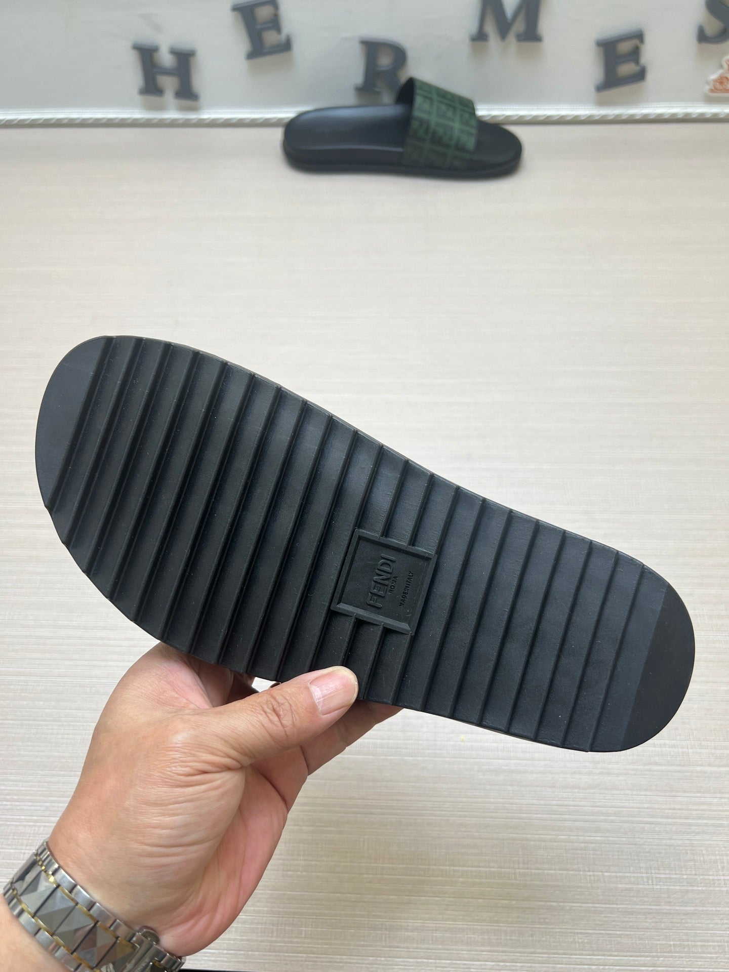 54F121ZDE Stylish slippers