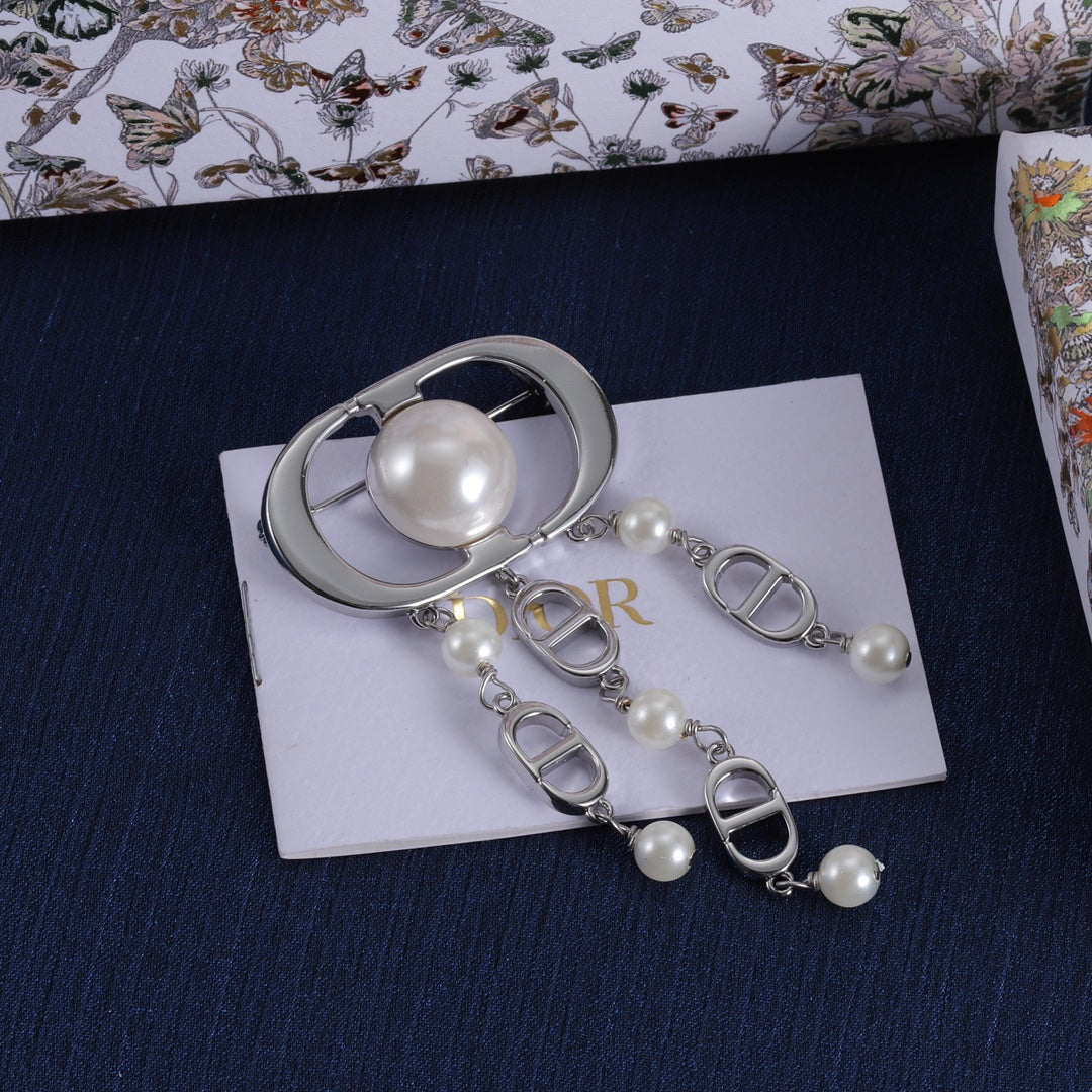 14D554XDE Stylish Brooch
