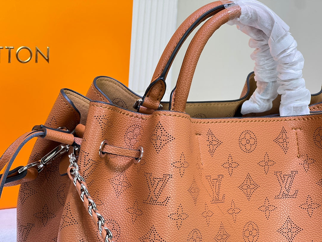 155NE39BDE Stylish leather bag