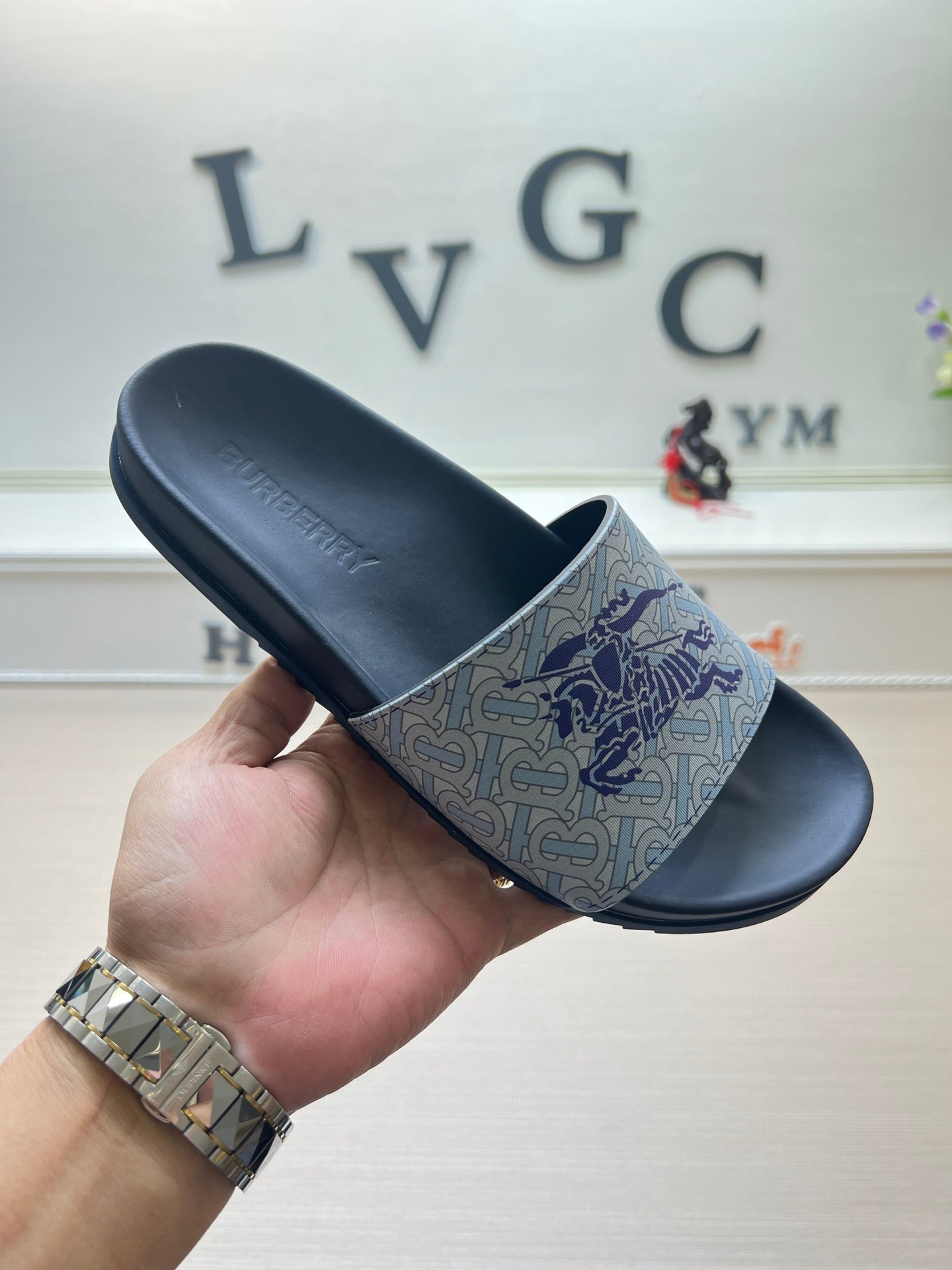 54R119ZDE Stylish slippers