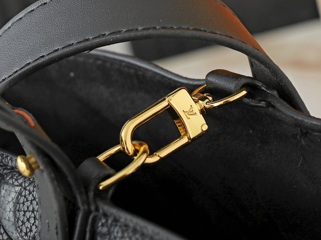 2WE3BDE Stylish leather bag