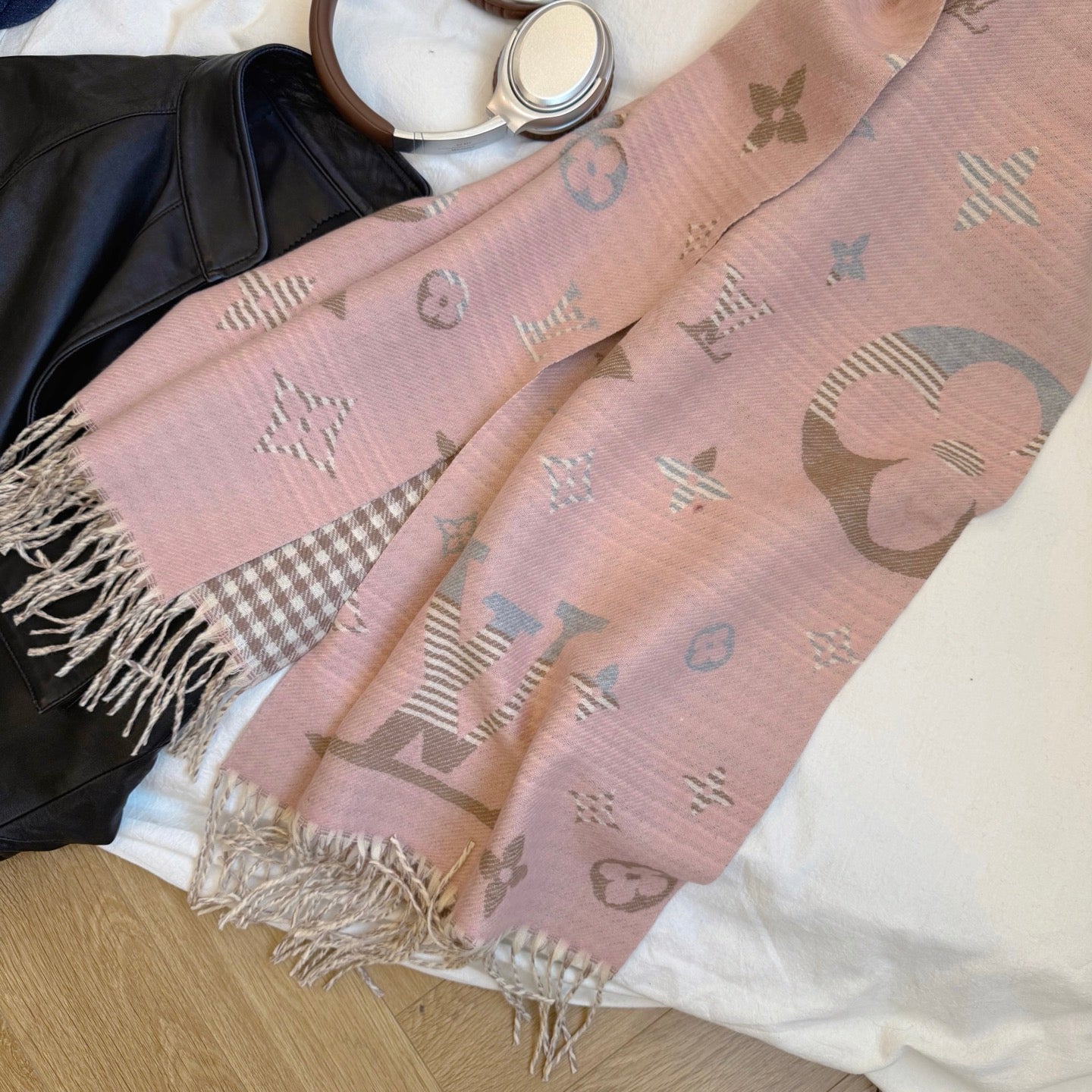 185ZE41WDE Stylish Winter Scarves