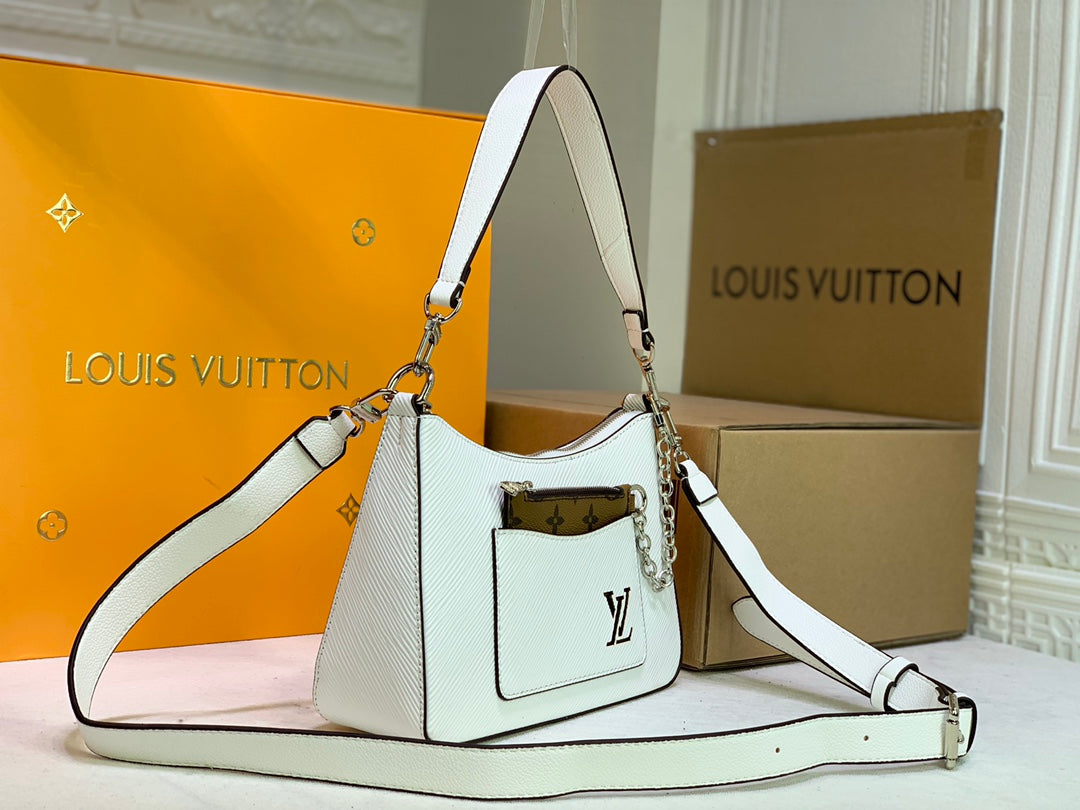 1XE52BDE Stylish leather bag 