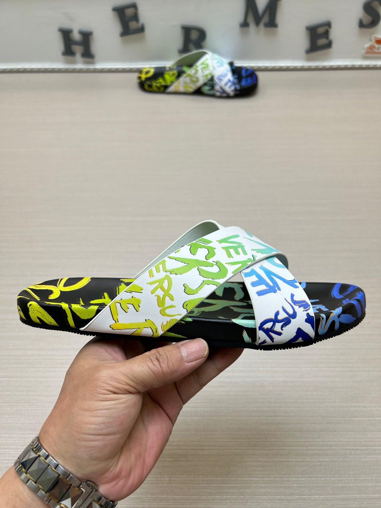 54V95ZDE Stylish slippers