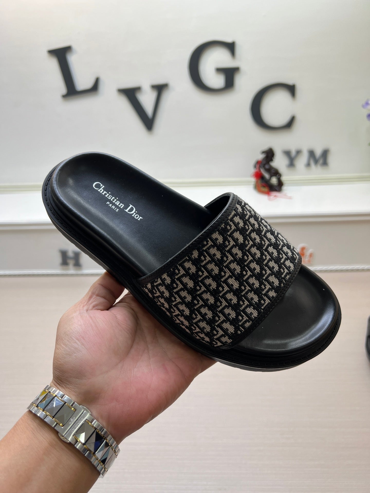 54D114ZDE Stylish slippers