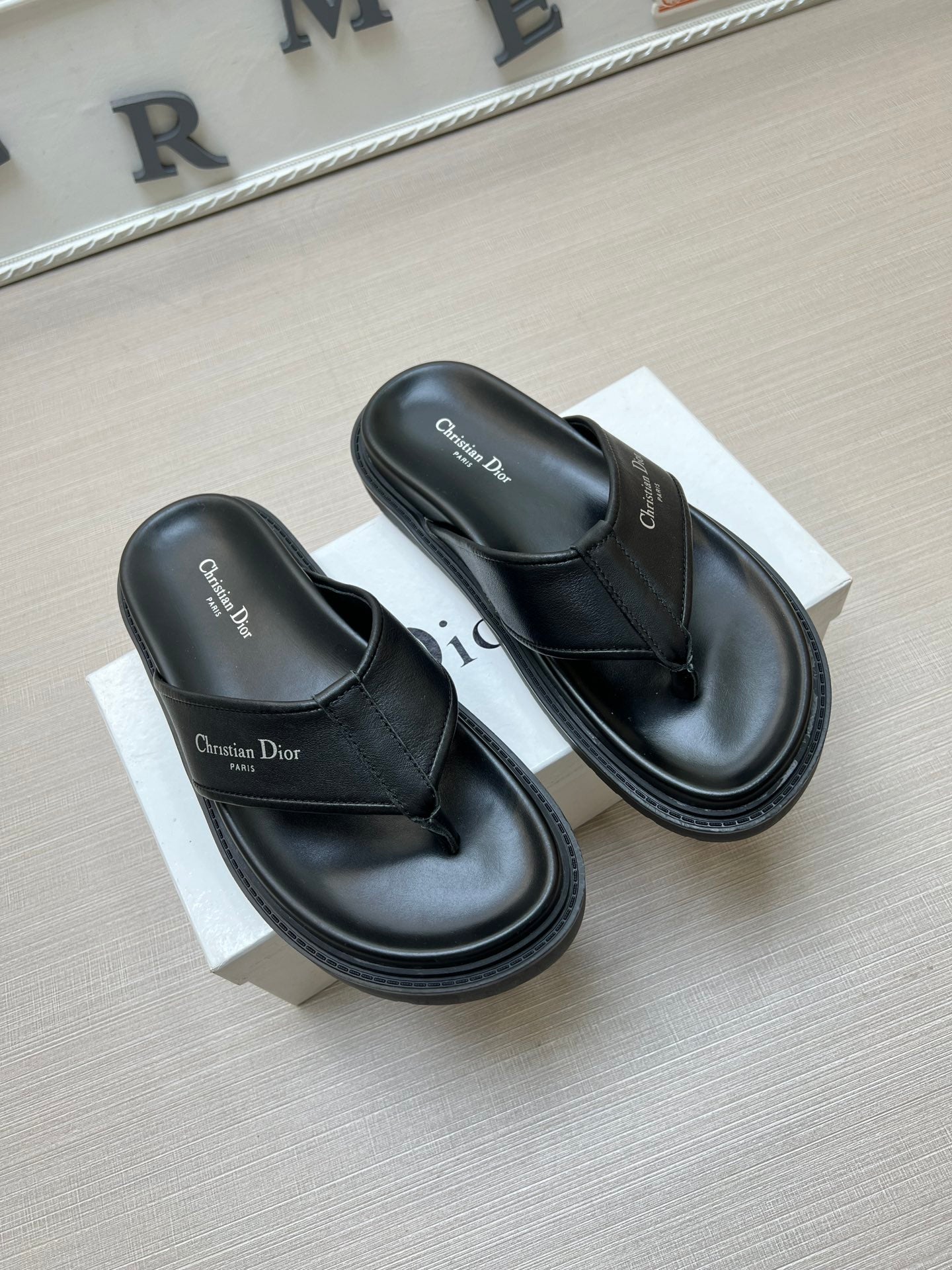 54D115ZDE Stylish slippers