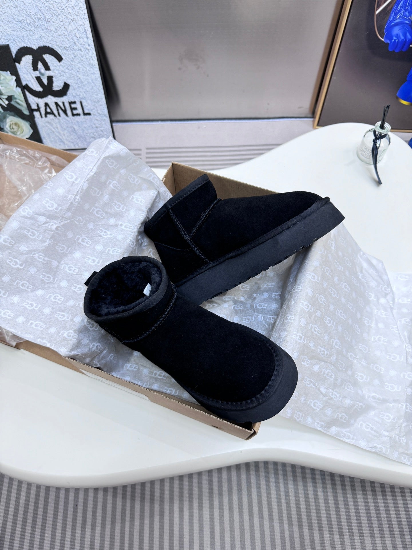 1LU9ZDE Stylish snow boots