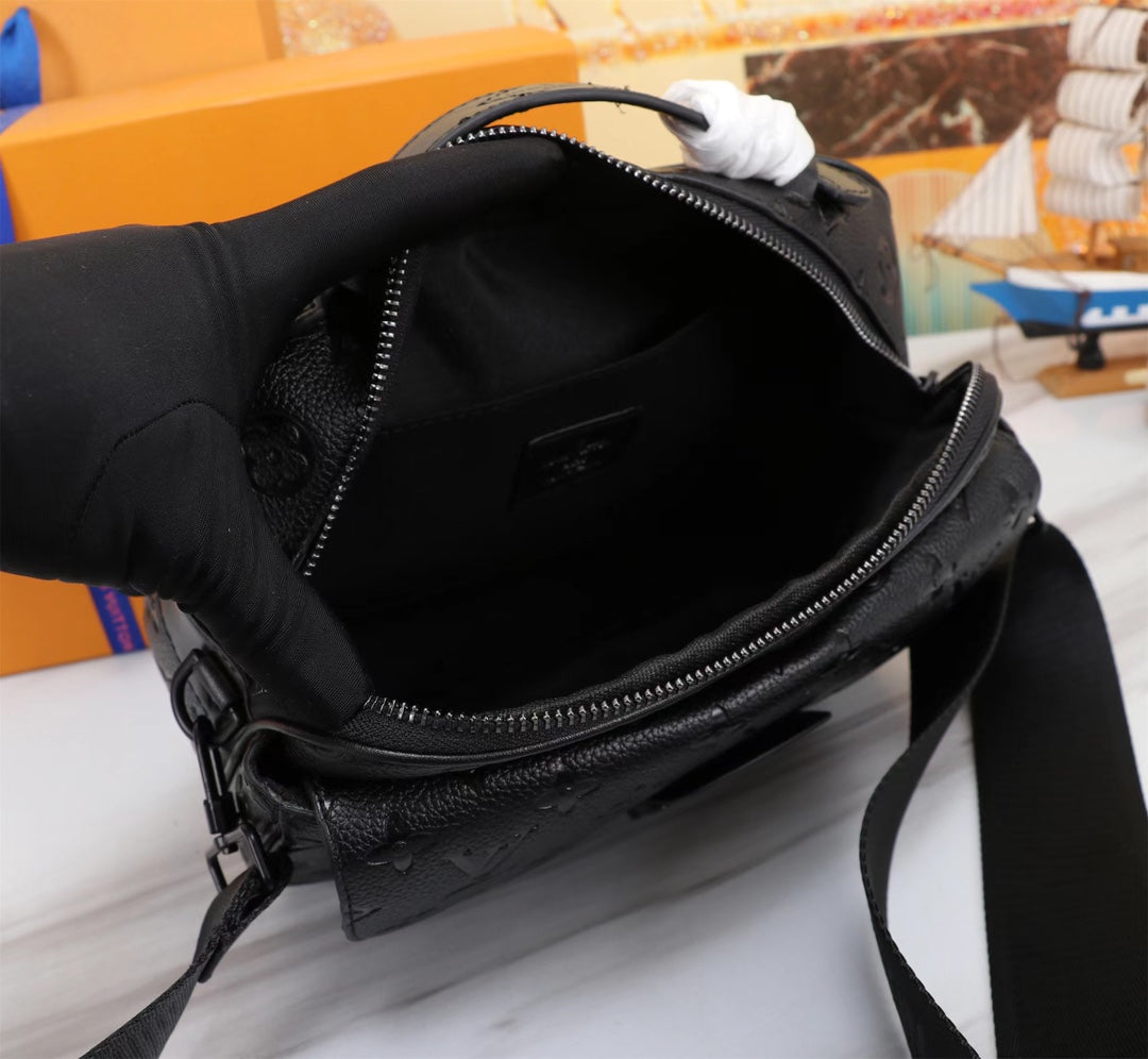 2XE137BDE Stylish leather bag 
