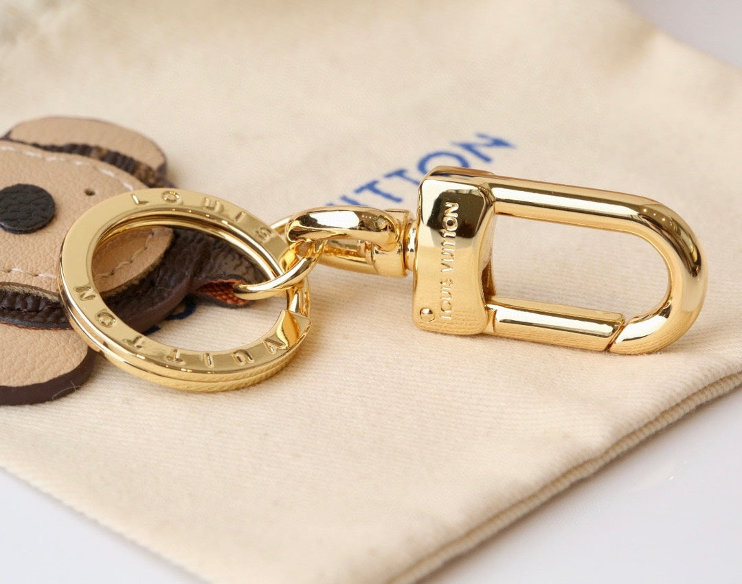 3RE14ADE Stylish key closure