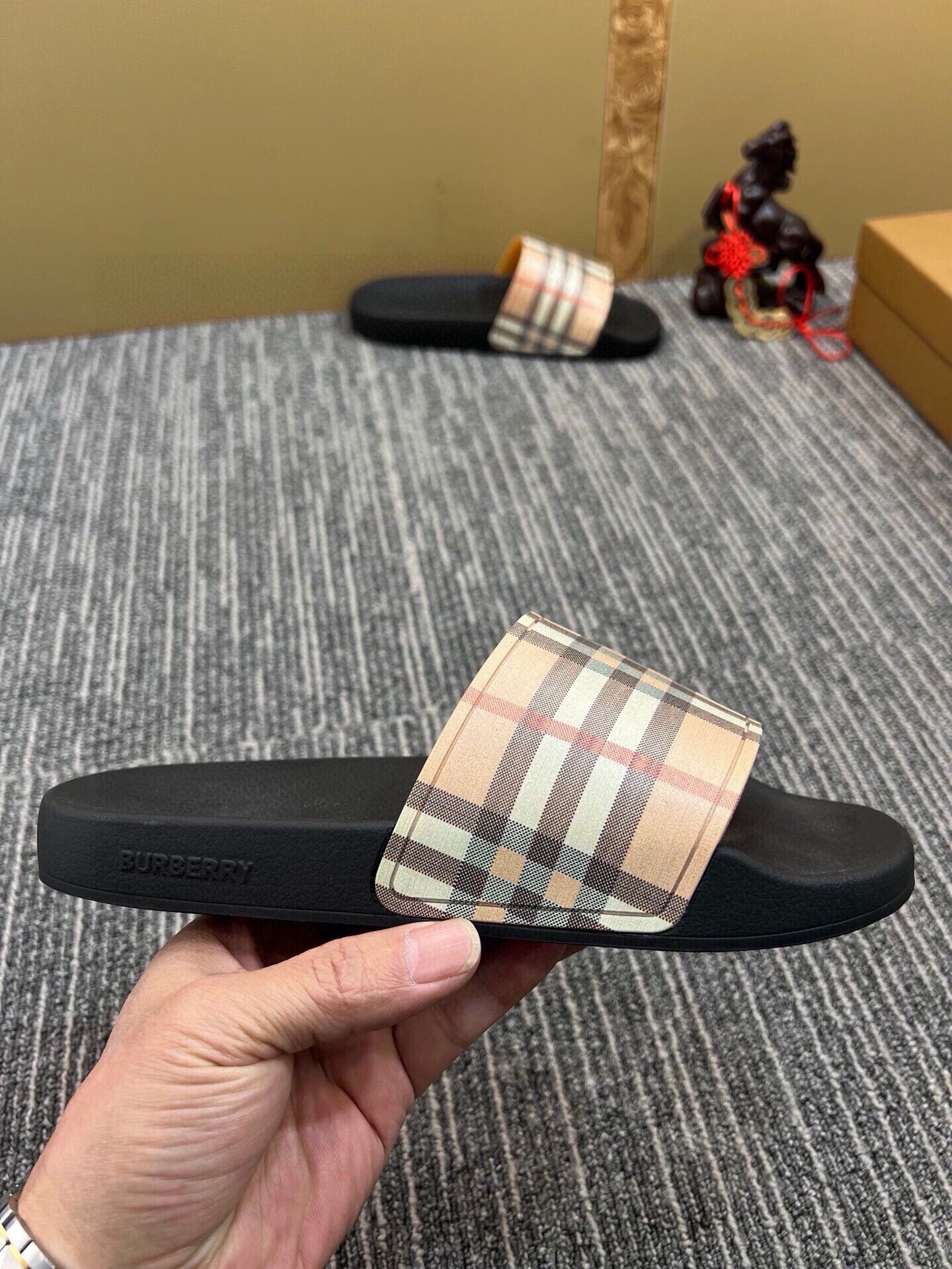 535ZR257ZDE Stylish Slippers