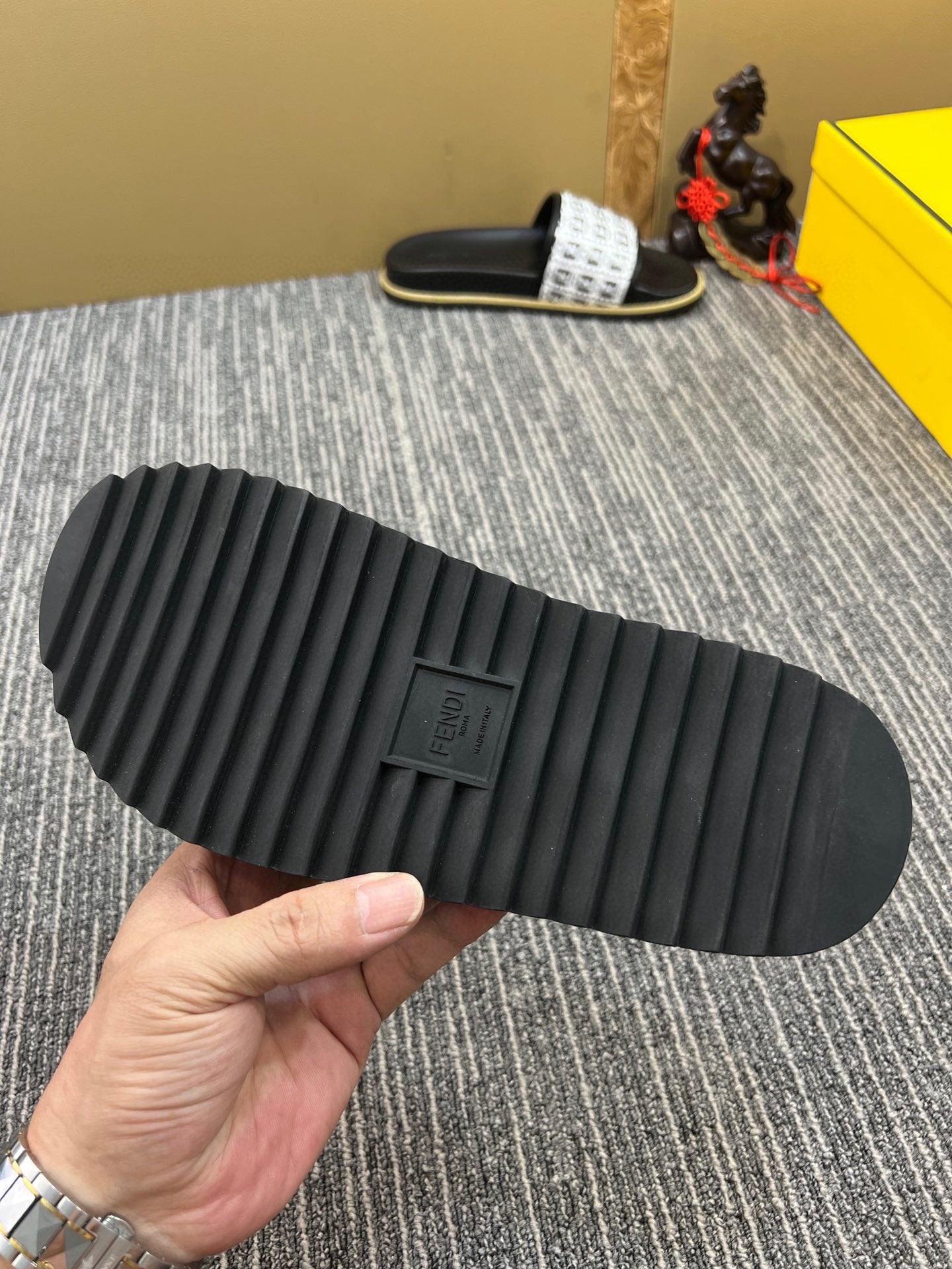5XF104ZDE Stylish Slippers