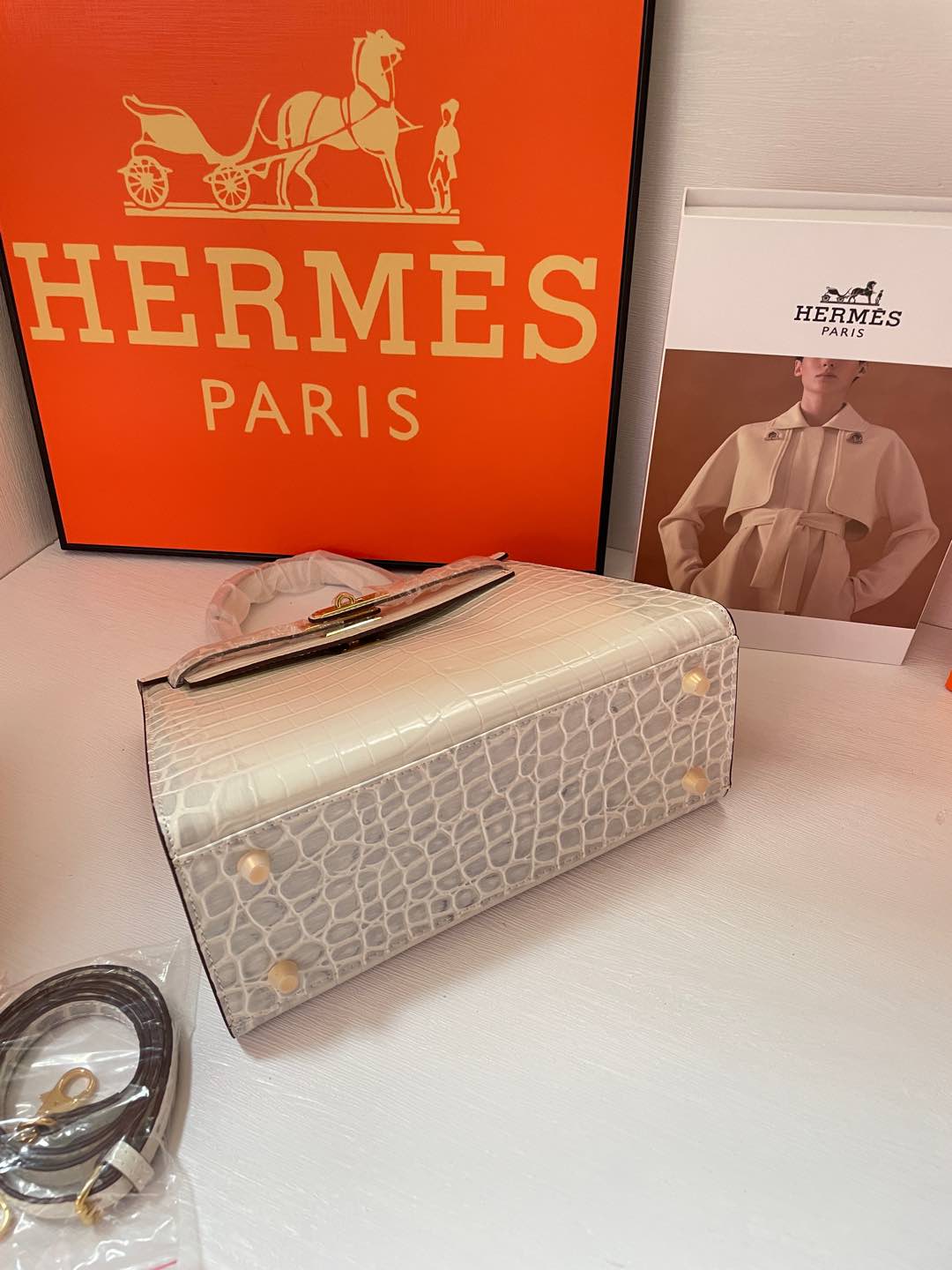 2WH28BDE Stylish leather bag