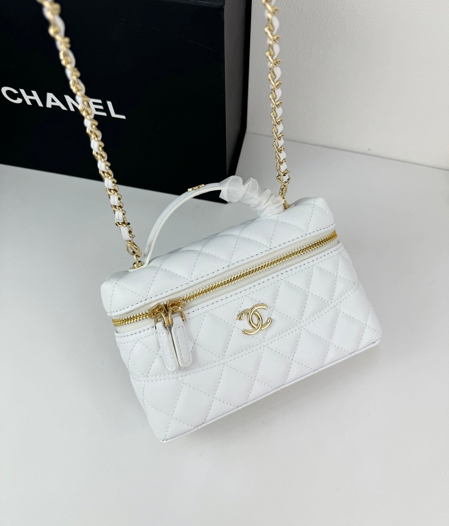 155QC3BDE Stylish leather caviar bag