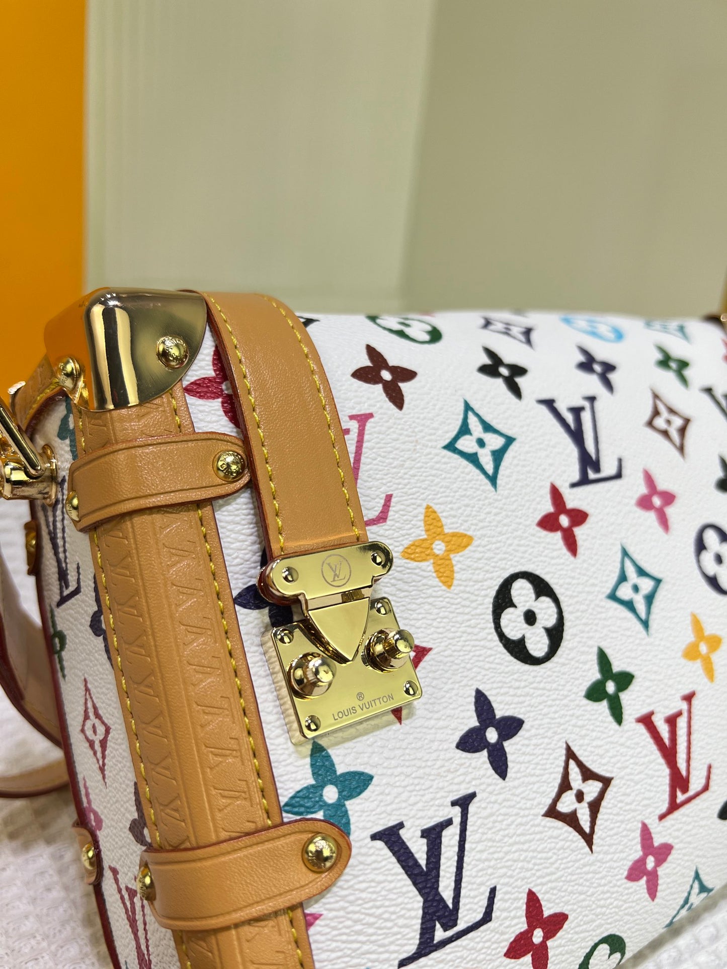 155NE18BDE Stylish leather bag