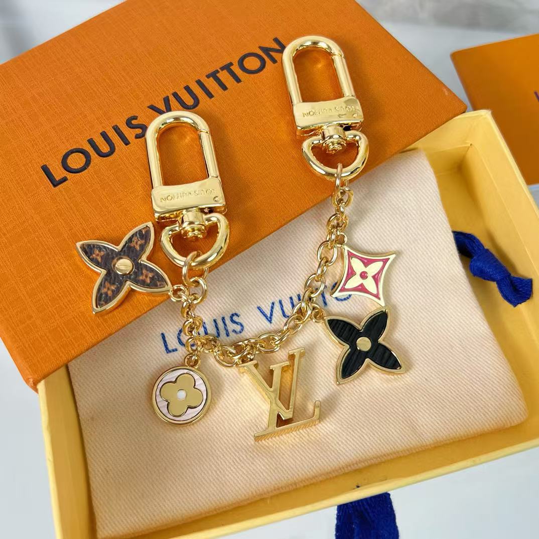 1WE1ADE Stylish key closure