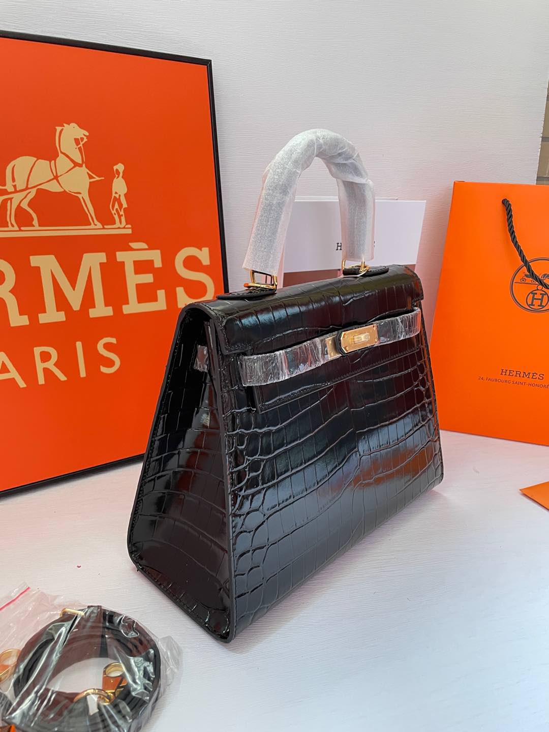 2WH28BDE Stylish leather bag