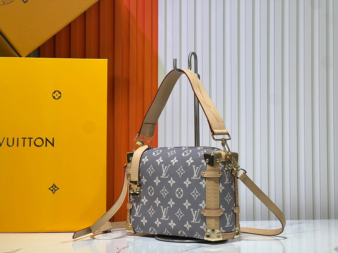 155NE19BDE Stylish leather bag