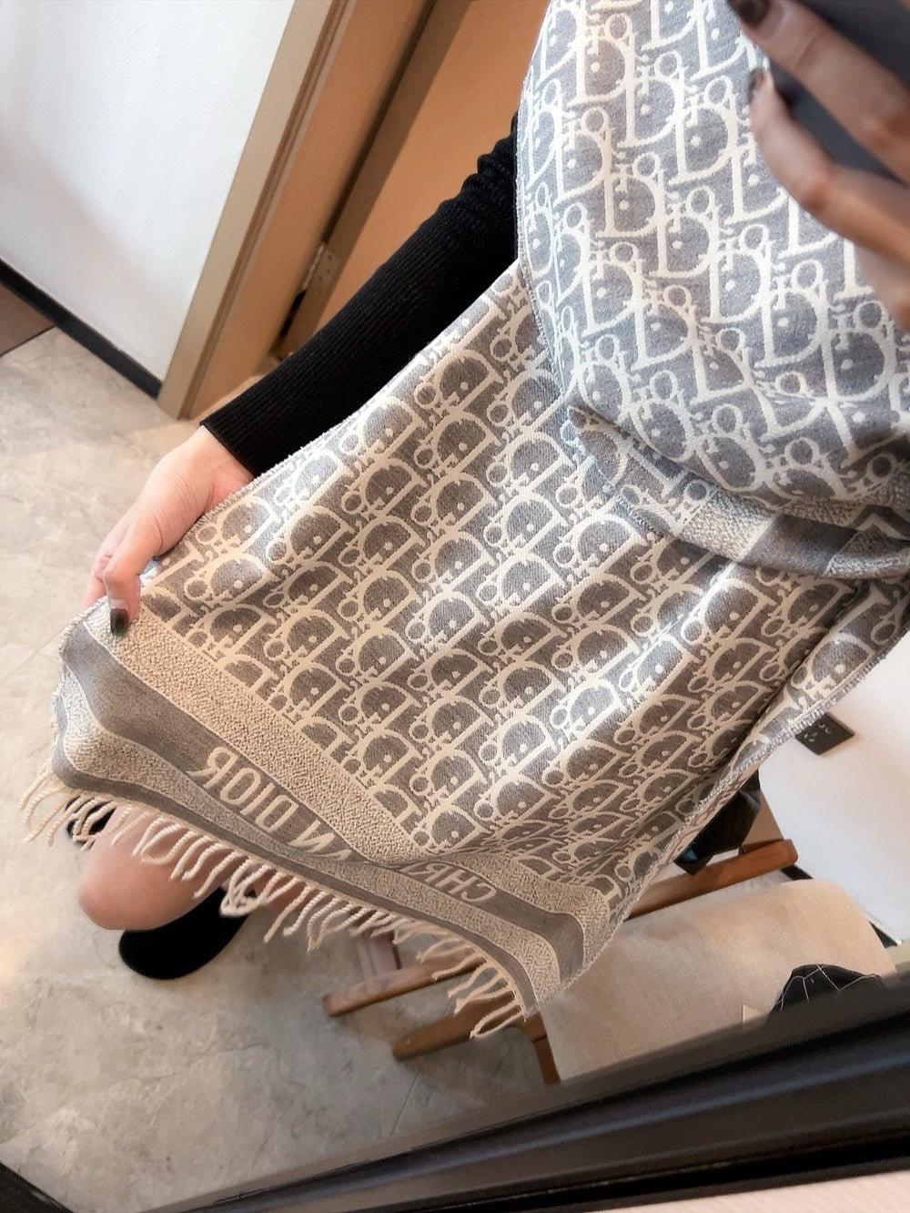 185ZD7WDE Stylish Winter Scarves