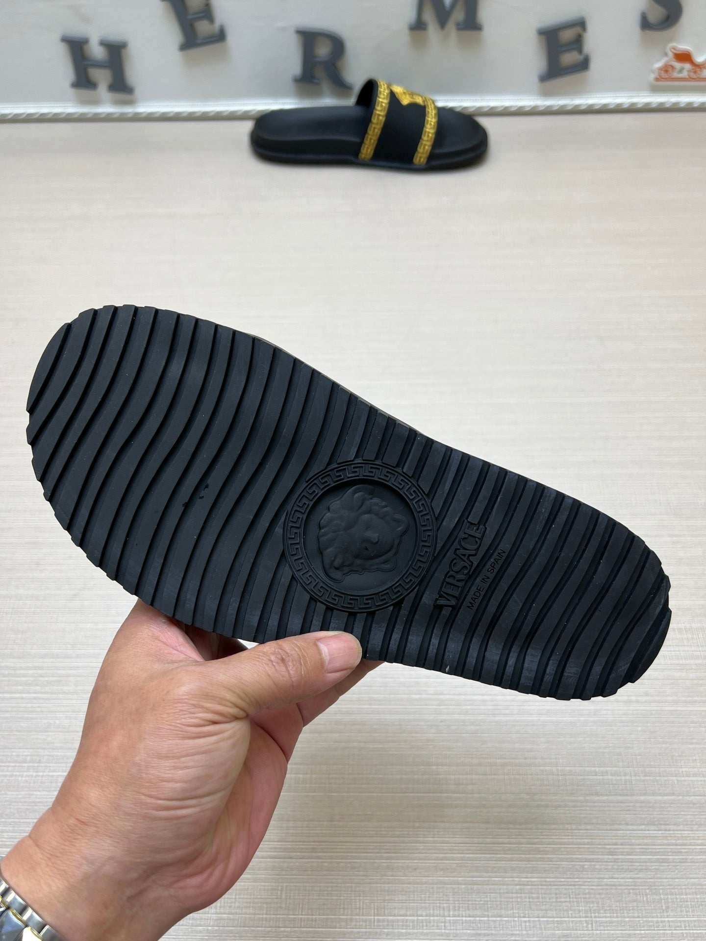 54V53ZDE Stylish slippers