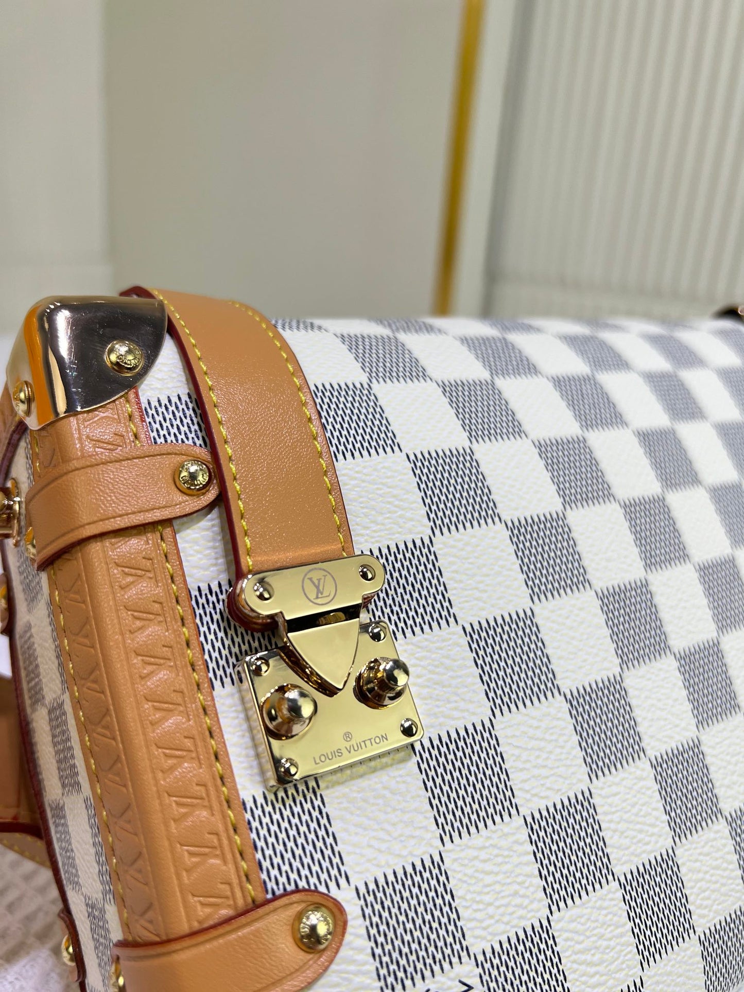 155NE18BDE Stylish leather bag