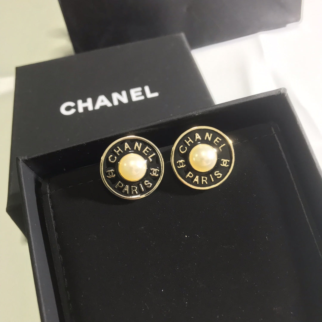 14C21EDE Stylish Earrings