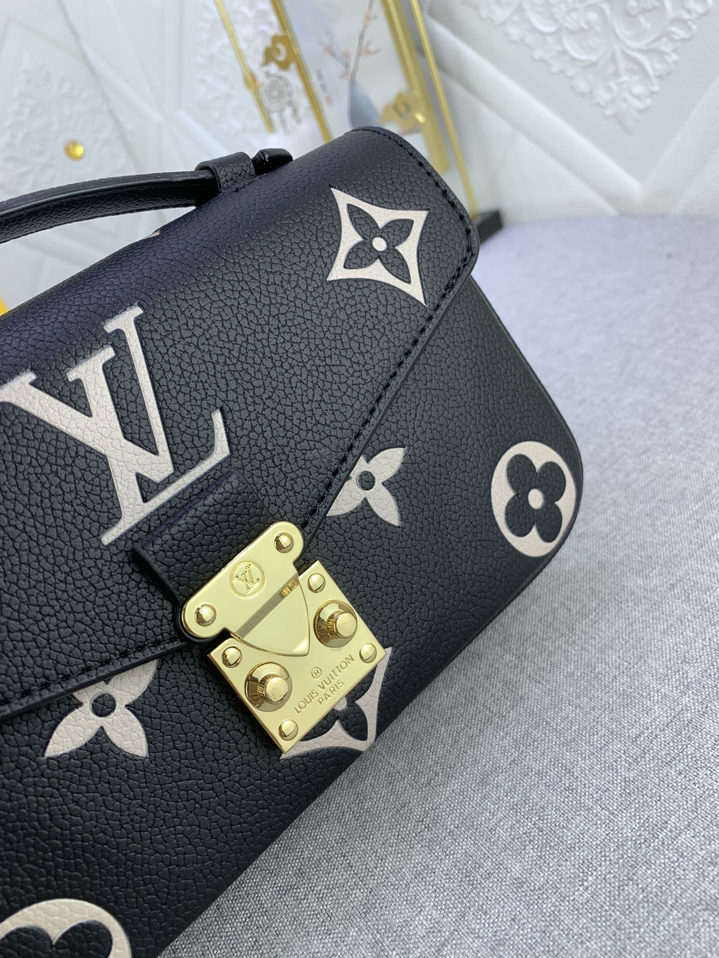 2XE43BDE Stylish leather bag 