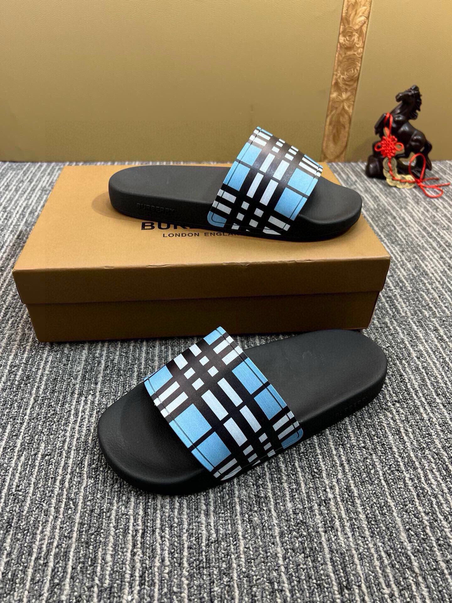 535ZR257ZDE Stylish Slippers