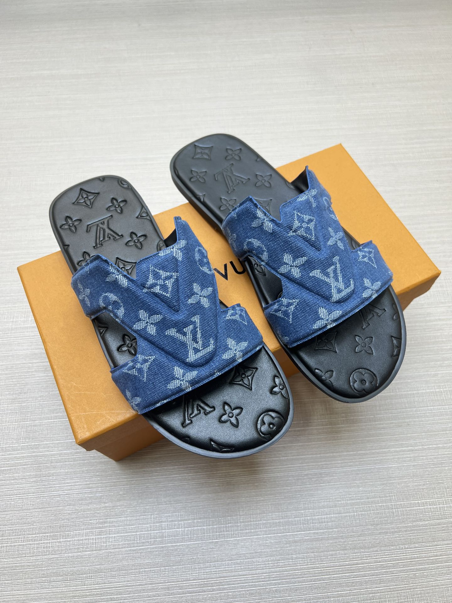 54E28ZDE Stylish slippers