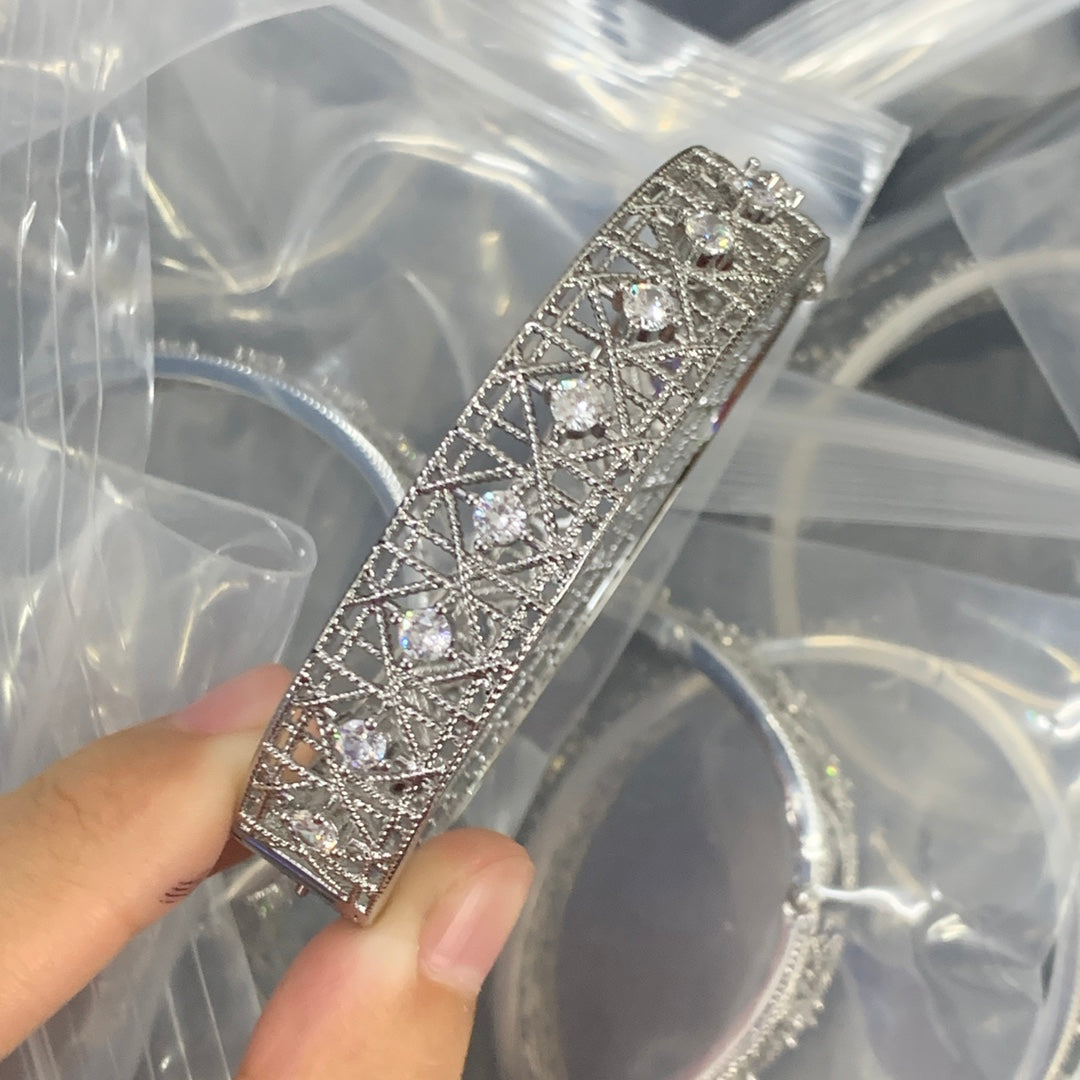 14E1016KDE Stylish Bracelets