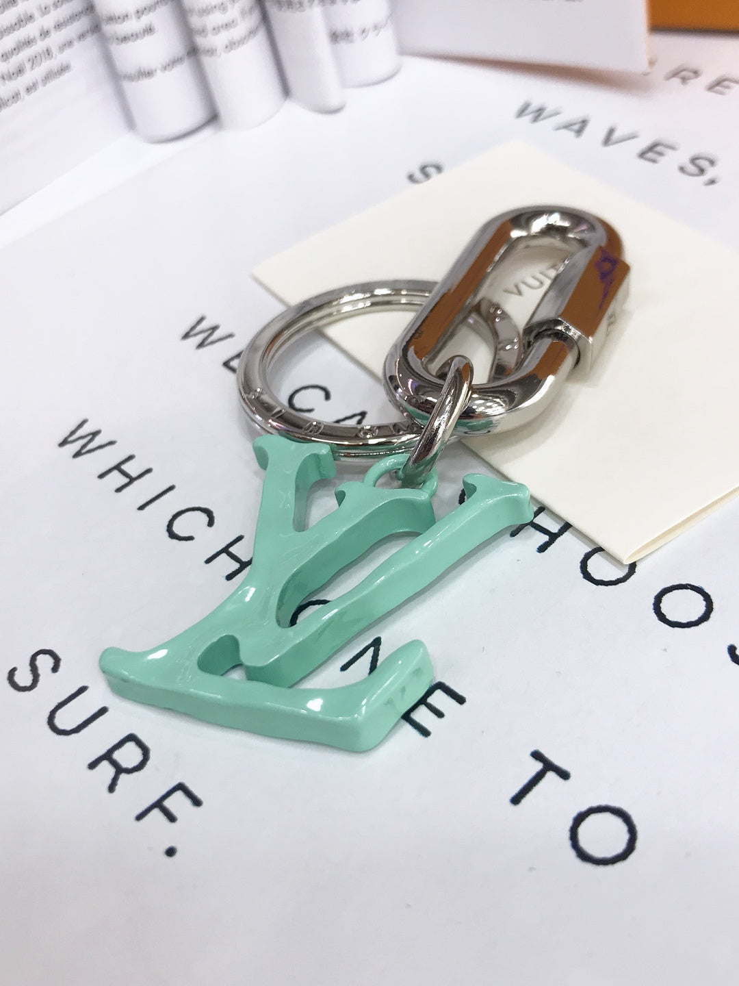 14E29ADE Stylish key closure