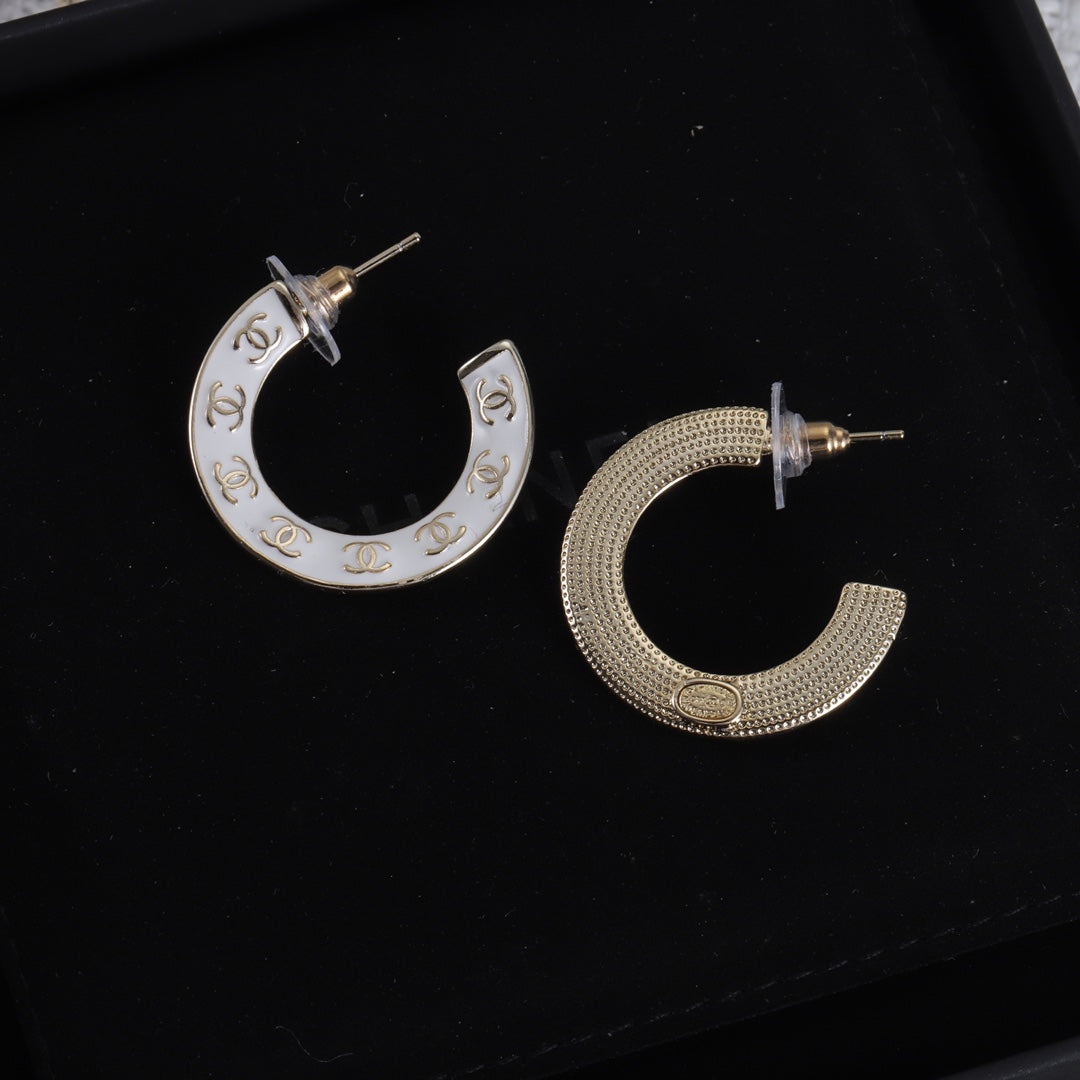 14C9EDE Stylish Earrings
